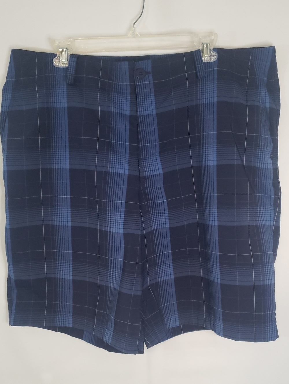 Under Armour Men's Navy and Light Blue Plaid Flat-Front Shorts, Size 40